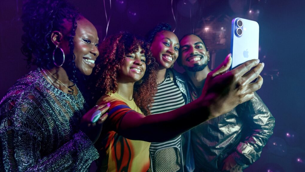Photo of people taking group selfie using iPhone 17's Center Stage camera