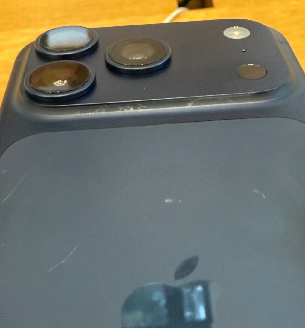 iPhone 17 scratches